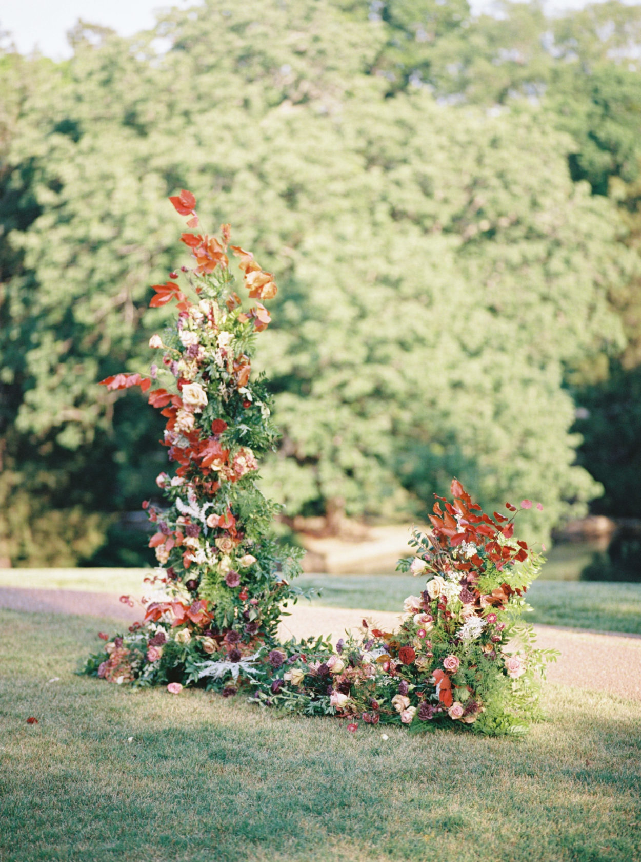 Modern asymmetrical wedding alter designed by Rosemary and Finch Nashville wedding florist