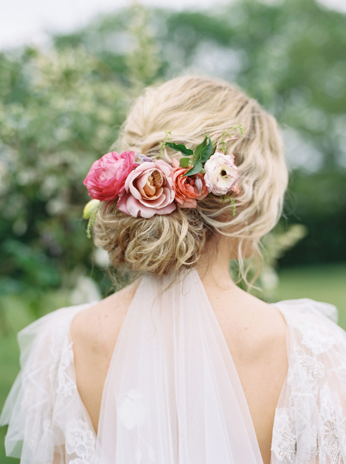 Loose bridal updo by Nashville hair stylist Erin Ryser for Green Door Gourmet wedding.