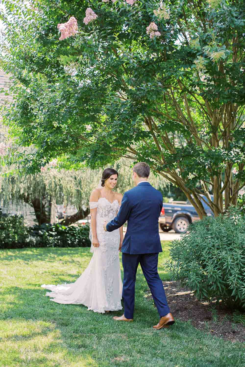 Vibrant summer wedding at Blue Hill Farm in Waterford